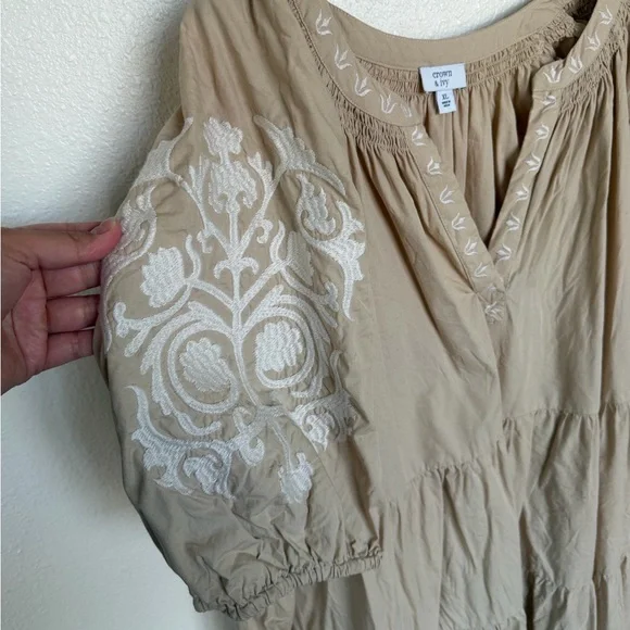 Crown & Ivy Tan Embroidered Puff-Sleeve Tiered Midi Dress - Picture 4 of 5